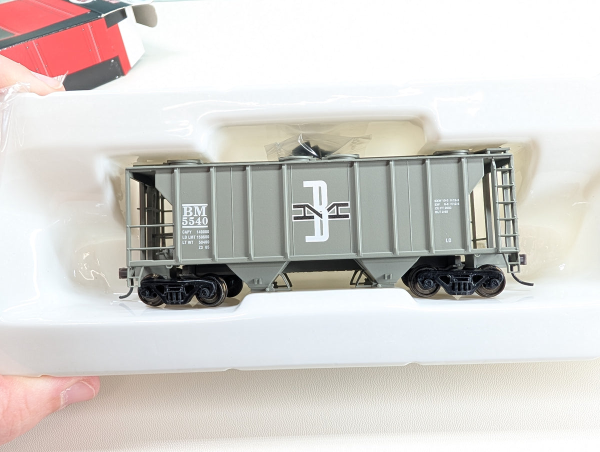 Atlas #1801-1 HO Scale PS-2 Covered Hopper Boston and Maine BM #5540