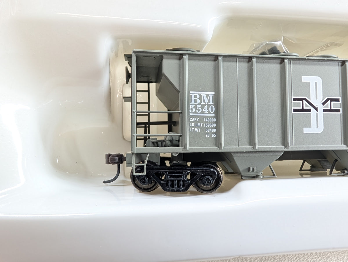 Atlas #1801-1 HO Scale PS-2 Covered Hopper Boston and Maine BM #5540