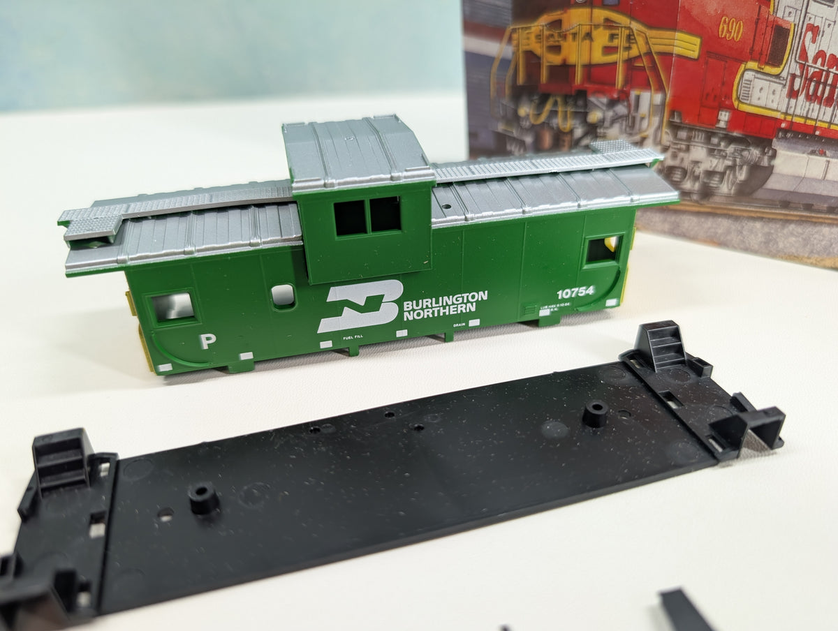 USED Athearn 5361 HO Scale Wide Vision Caboose Burlington Northern BN #10754 KIT