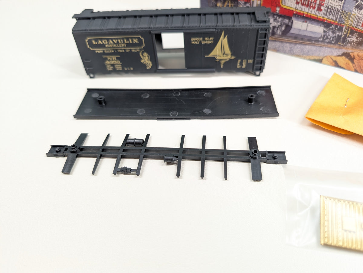 Athearn HO Scale 40' Box Car Lagavulin Distillery NH #4350 Greenway Products Custom KIT