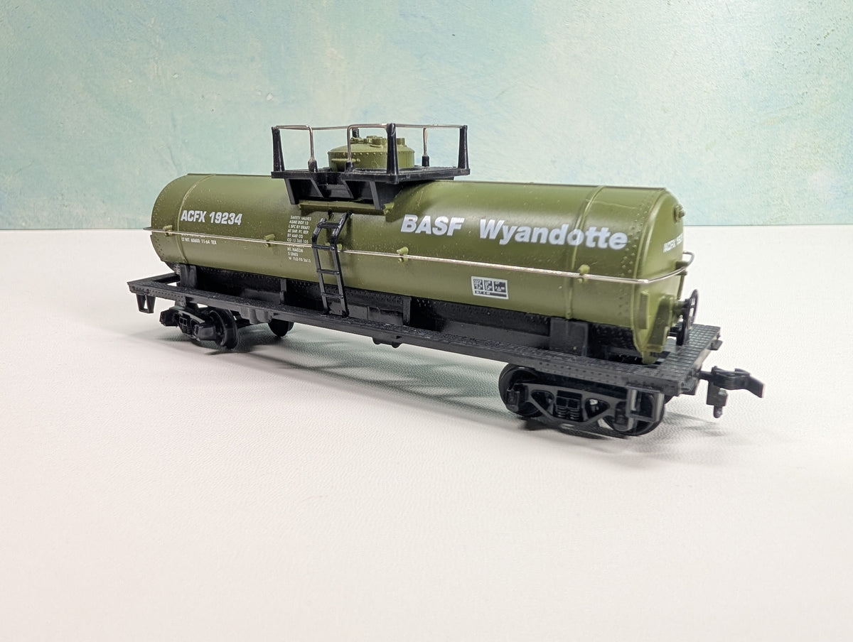 USED IHC HO Scale Tank Car BASF Wyandotte ACFX #19234