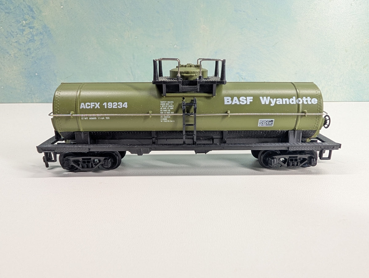 USED IHC HO Scale Tank Car BASF Wyandotte ACFX #19234