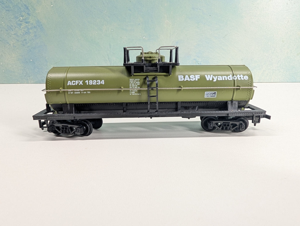 USED IHC HO Scale Tank Car BASF Wyandotte ACFX #19234