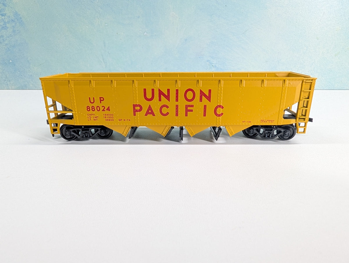 USED Athearn HO Scale Operating Quad Hopper Union Pacific UP #88024 Bev-Bel