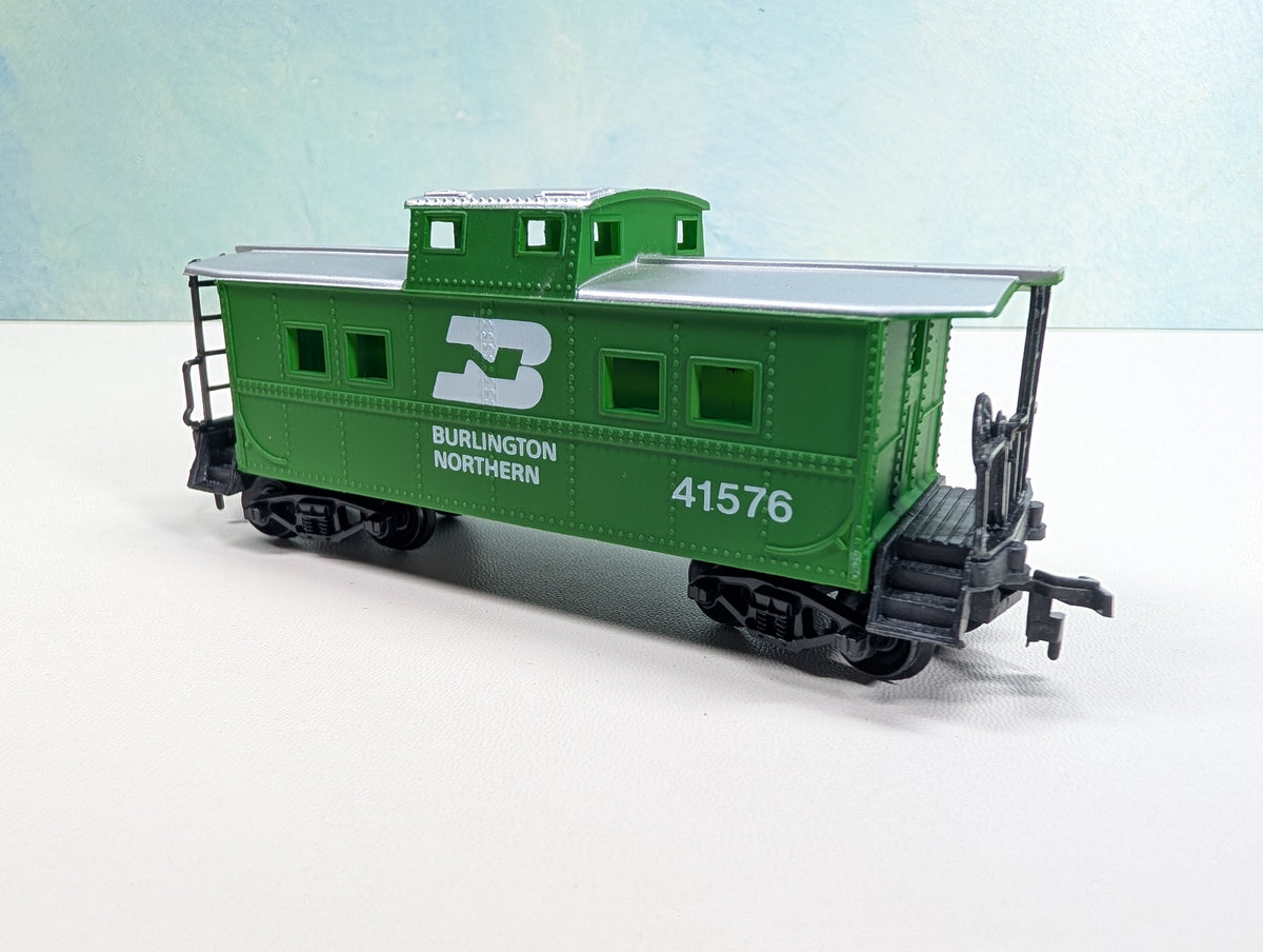 USED Life-Like HO Scale Caboose Burlington Northern #41576