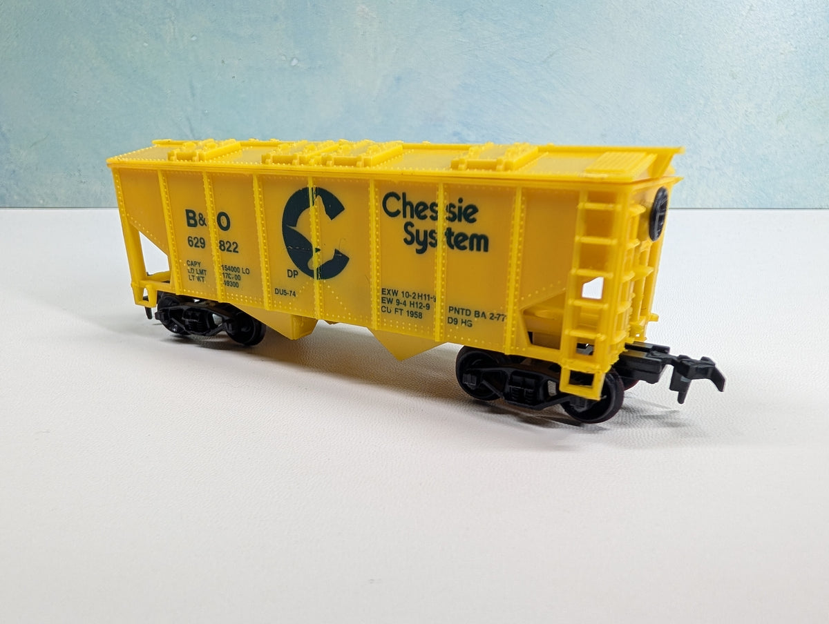 USED HO Scale 2 Bay Covered Hopper Chessie System B&O #629822