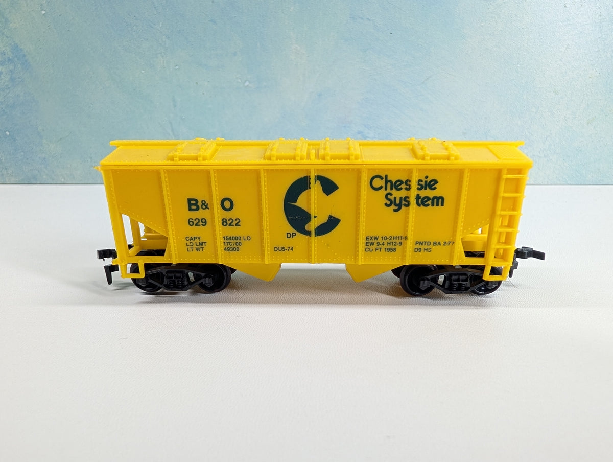USED HO Scale 2 Bay Covered Hopper Chessie System B&O #629822