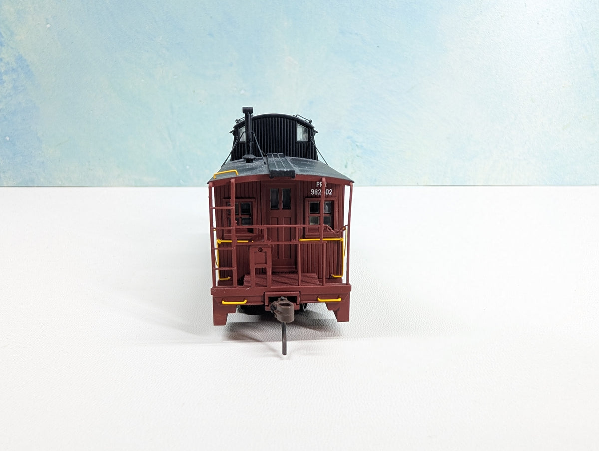 USED Walthers Proto HO Scale N6B Wood Caboose Pennsylvania #982402 Metal Wheels