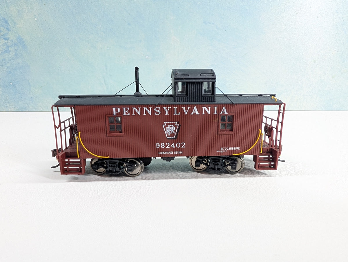 USED Walthers Proto HO Scale N6B Wood Caboose Pennsylvania #982402 Metal Wheels