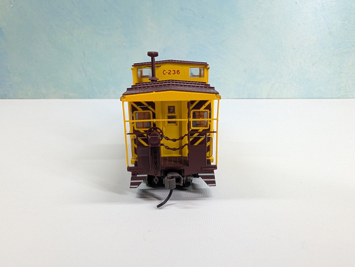 USED Atlas HO Scale Extended Vision Caboose Duluth, Missabe and Iron Range #C-236 Metal Wheels