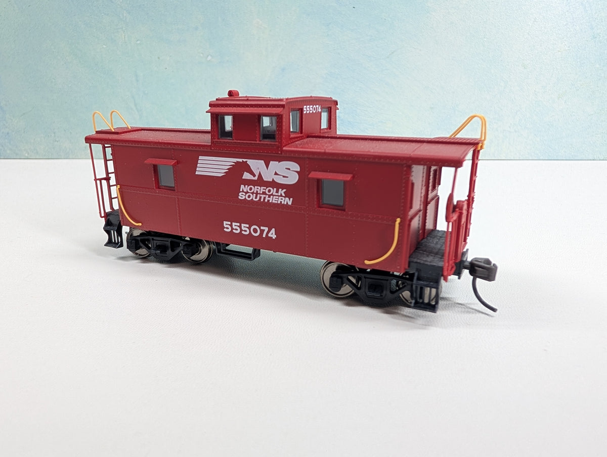 USED Atlas HO Scale Caboose Norfolk Southern NS #555074 Metal Wheels