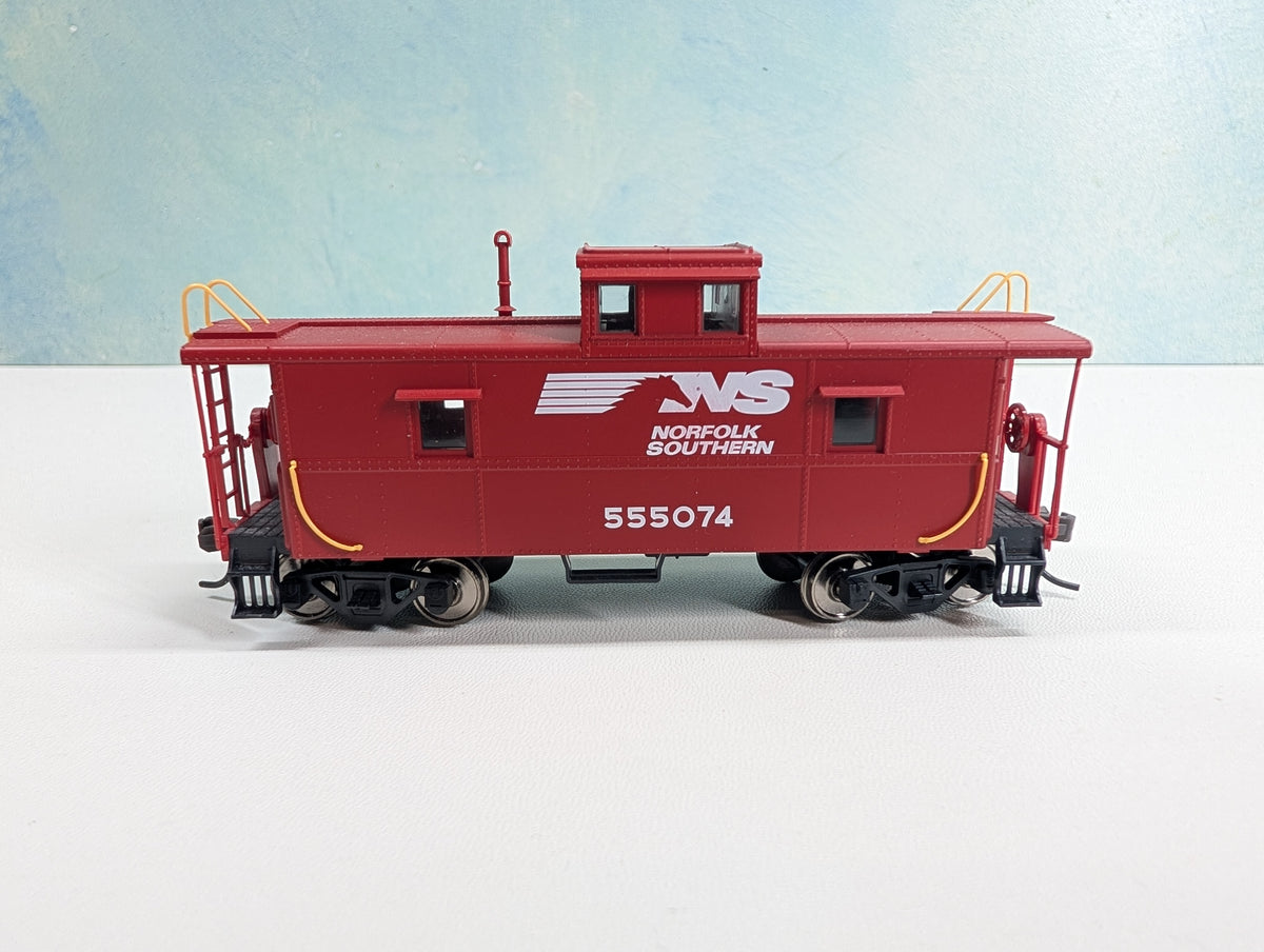 USED Atlas HO Scale Caboose Norfolk Southern NS #555074 Metal Wheels