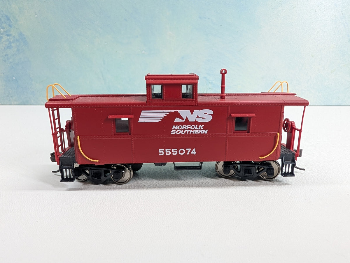 USED Atlas HO Scale Caboose Norfolk Southern NS #555074 Metal Wheels