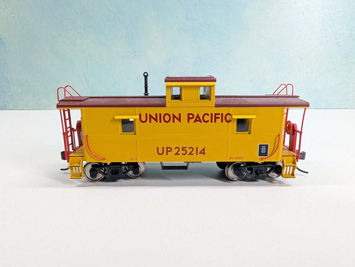 USED Atlas HO Scale Caboose Union Pacific UP #25214 Metal Wheels