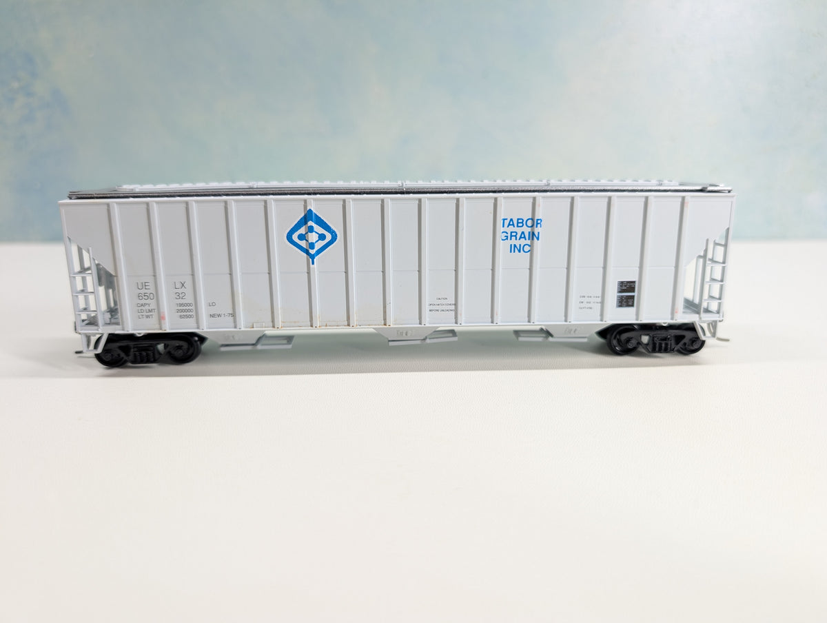 USED Roundhouse HO Scale FMC 4700 cu.ft. 54' 3-Bay Covered Hopper Tabor Grain UELX #65032
