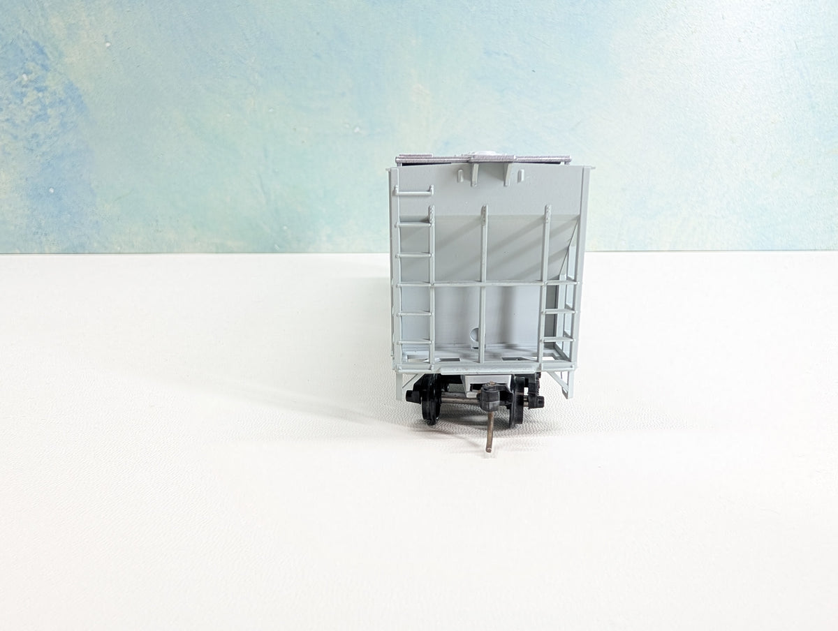 USED Roundhouse HO Scale FMC 4700 cu.ft. 54' 3-Bay Covered Hopper Xtra TXRX #76990