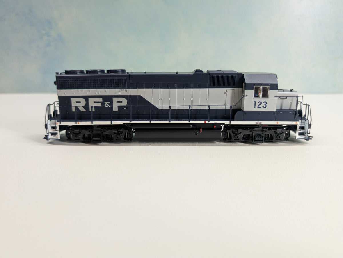 Atlas 10002393 HO Scale GP40 Diesel Locomotive Richmond, Fredericksburg & Potomac RF&P #123 Runs Great Silver DCC Ready