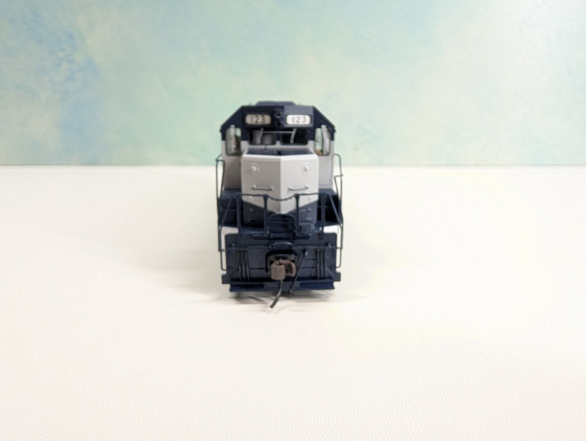 Atlas 10002393 HO Scale GP40 Diesel Locomotive Richmond, Fredericksburg & Potomac RF&P #123 Runs Great Silver DCC Ready