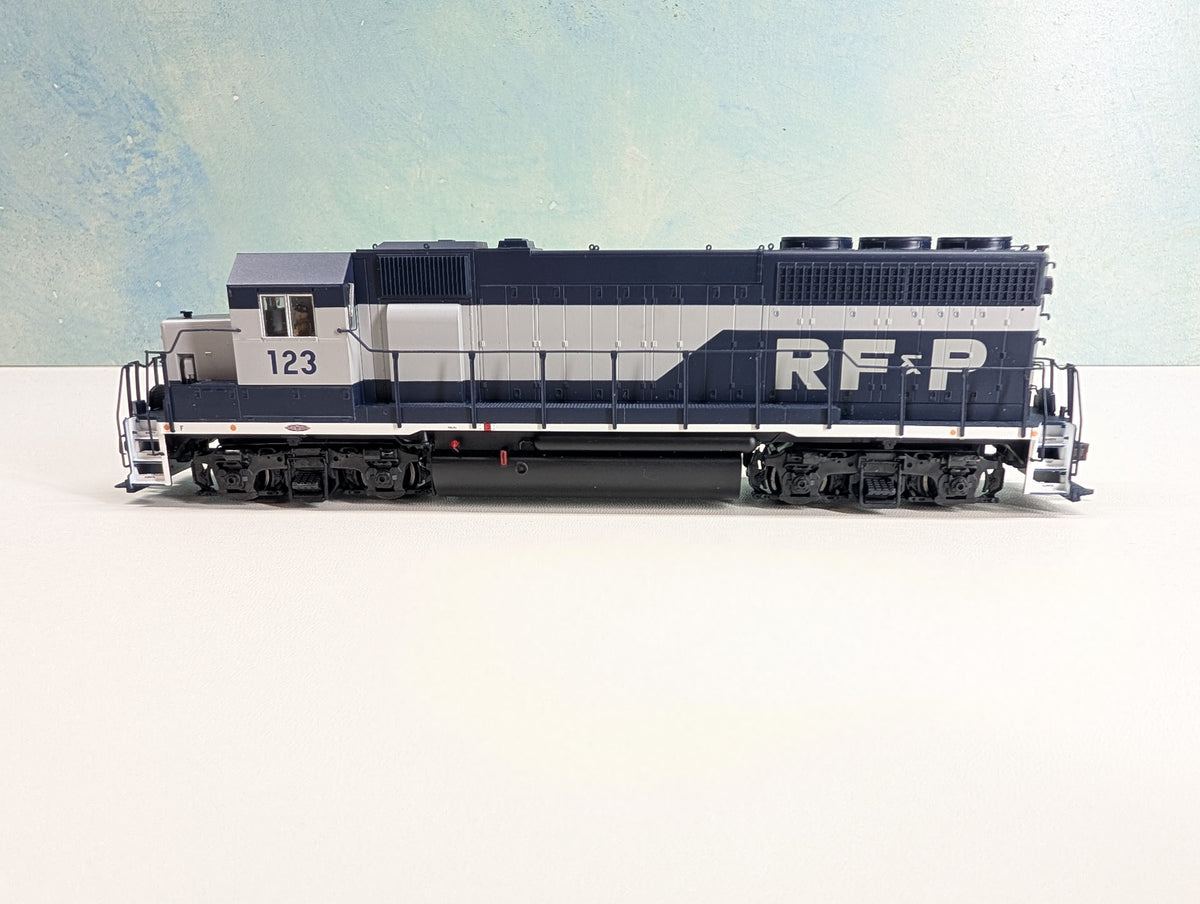 Atlas 10002393 HO Scale GP40 Diesel Locomotive Richmond, Fredericksburg & Potomac RF&P #123 Runs Great Silver DCC Ready