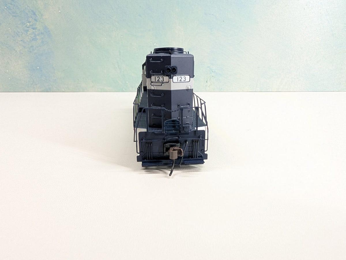 Atlas 10002393 HO Scale GP40 Diesel Locomotive Richmond, Fredericksburg & Potomac RF&P #123 Runs Great Silver DCC Ready