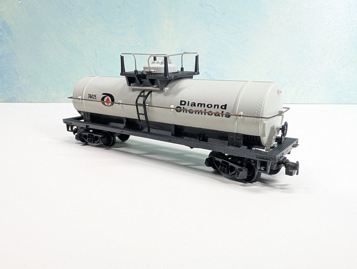 USED Tyco HO Scale Tank Car Diamond Chemicals #74425