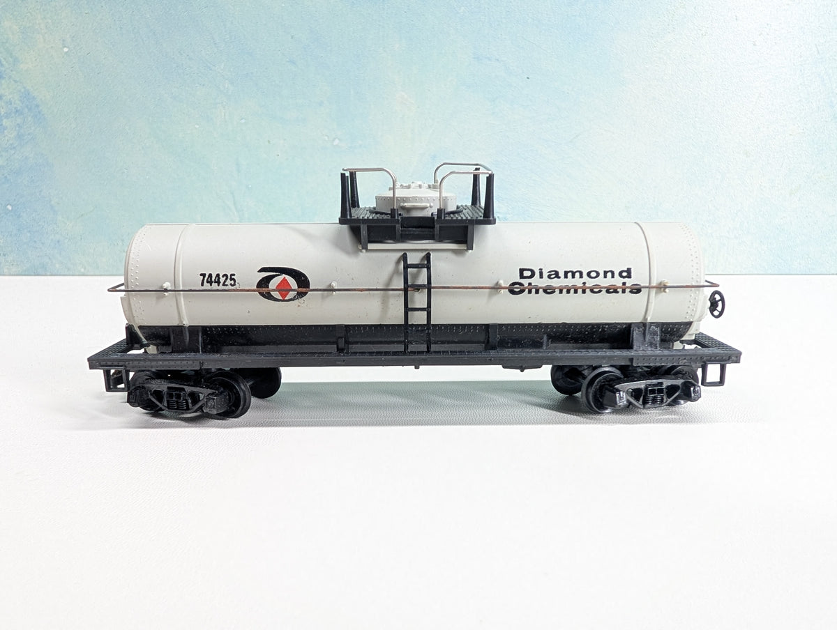 USED Tyco HO Scale Tank Car Diamond Chemicals #74425
