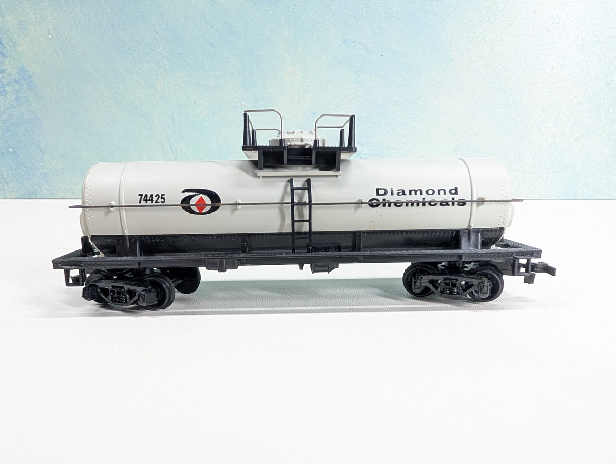 USED Tyco HO Scale Tank Car Diamond Chemicals #74425