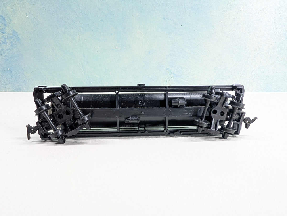 USED Tyco HO Scale Tank Car Diamond Chemicals #74425