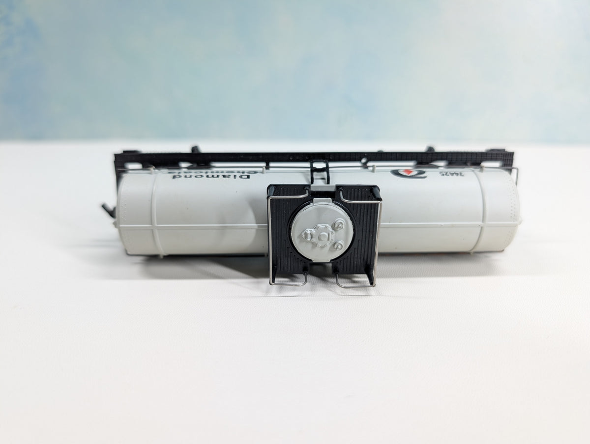 USED Tyco HO Scale Tank Car Diamond Chemicals #74425