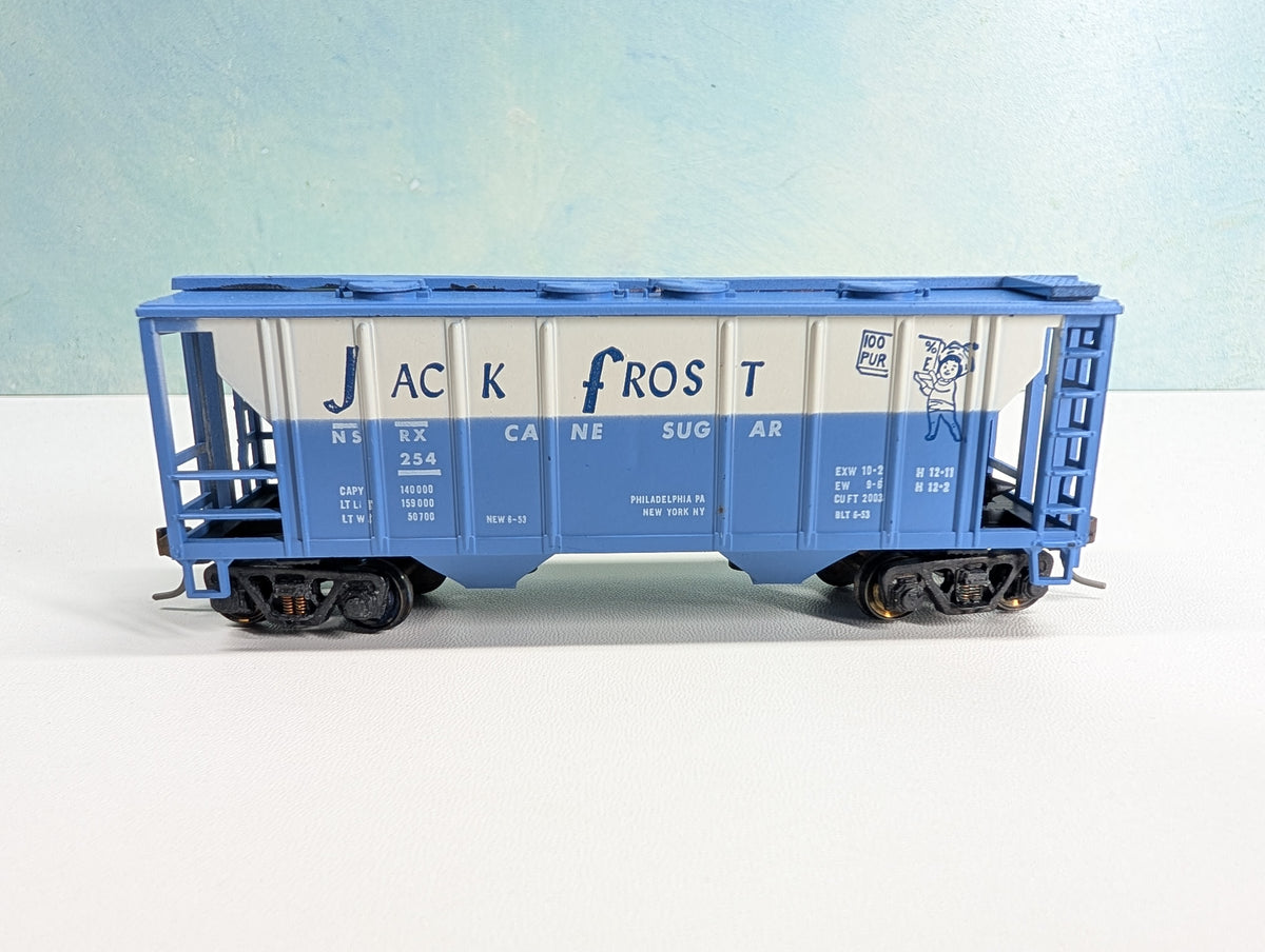 USED Roundhouse HO Scale Covered Hopper, Rare Purple Jack Frost Cane Sugar NSRX #254 Metal Wheels
