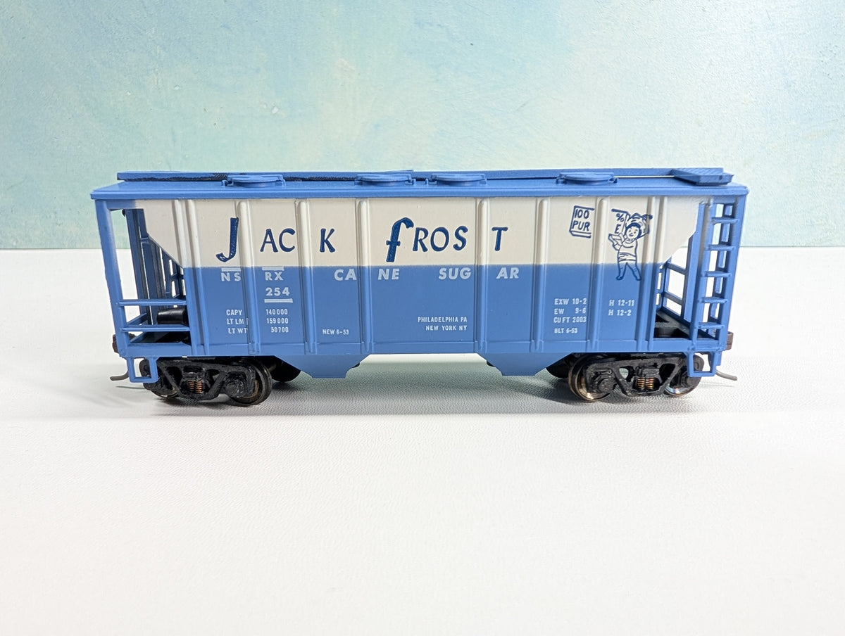 USED Roundhouse HO Scale Covered Hopper, Rare Purple Jack Frost Cane Sugar NSRX #254 Metal Wheels