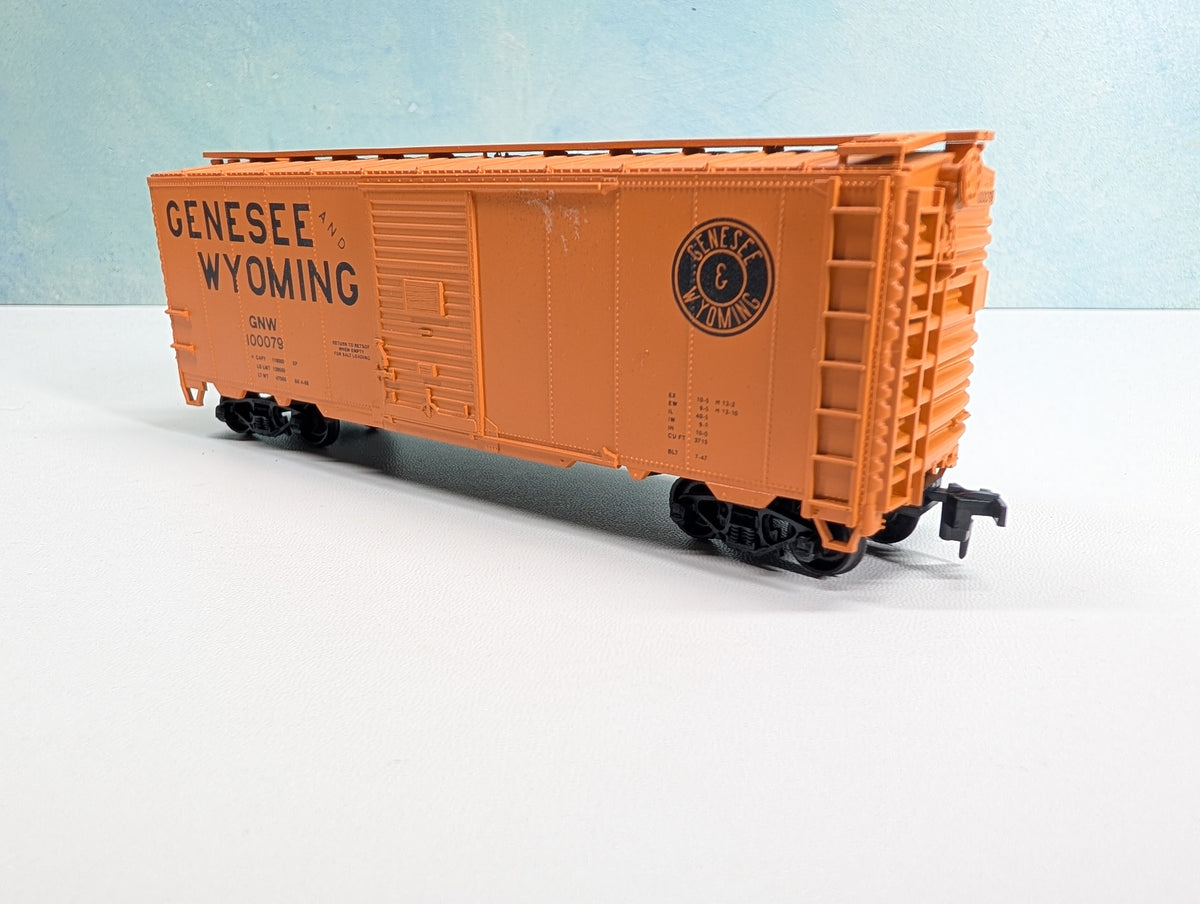 USED Accurail HO Scale 40' Box Car Genessee & Wyoming GNW #100079