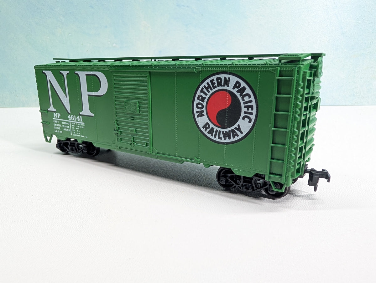 USED Accurail HO Scale 40' Box Car Northern Pacific NP #46141