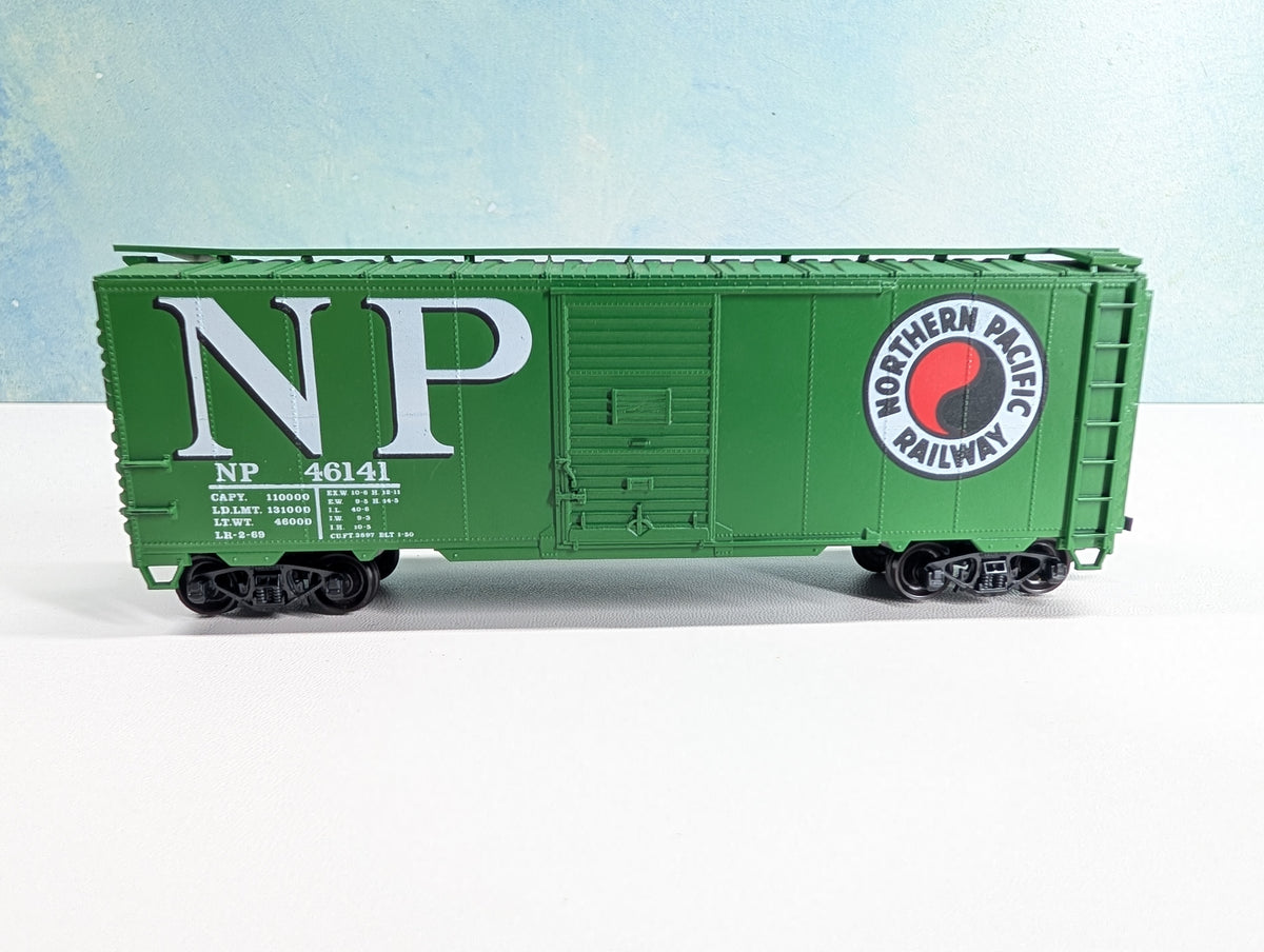 USED Accurail HO Scale 40' Box Car Northern Pacific NP #46141