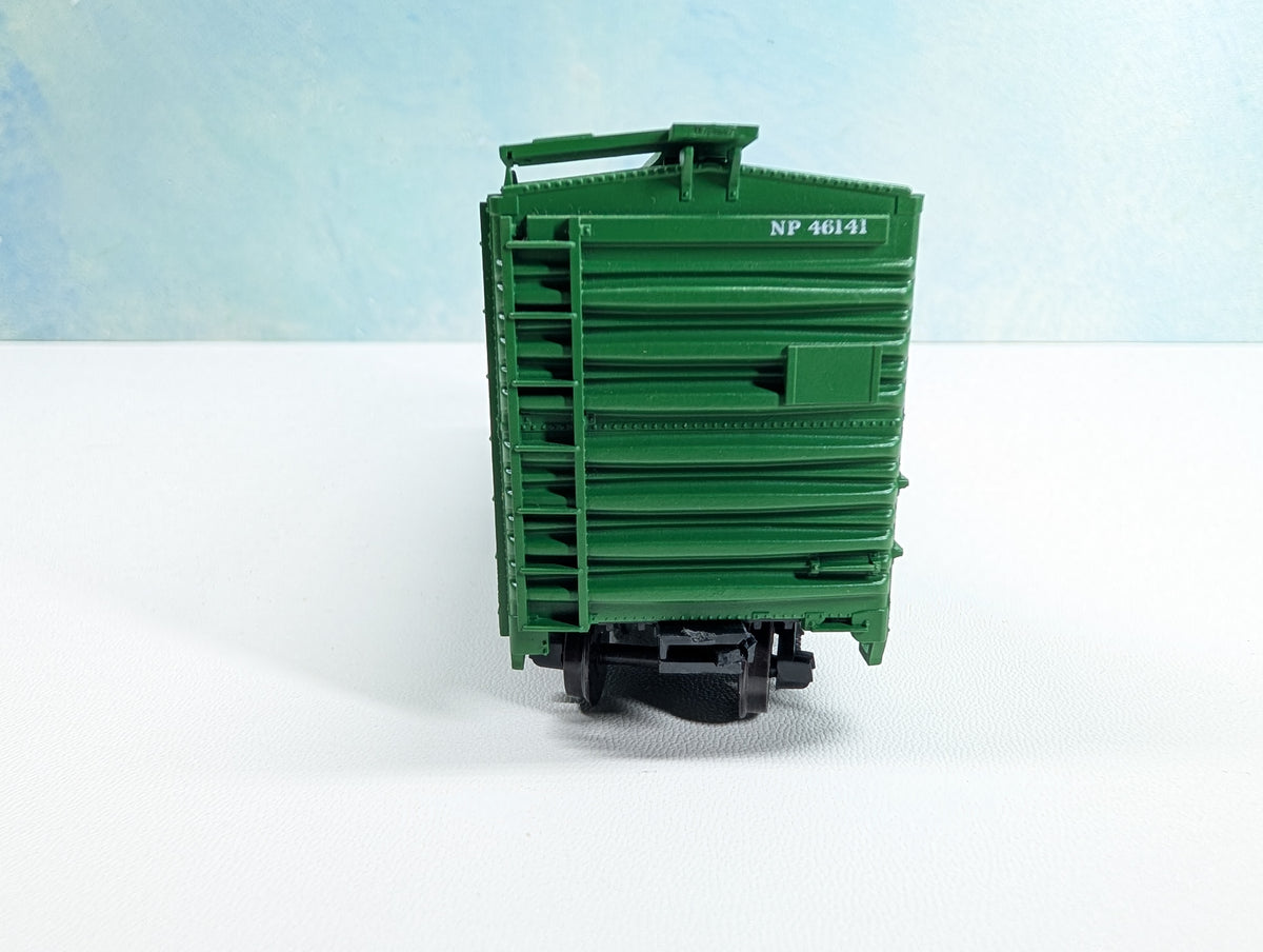 USED Accurail HO Scale 40' Box Car Northern Pacific NP #46141