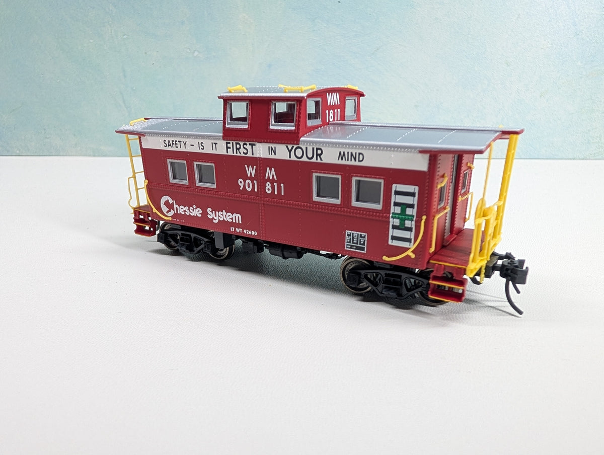USED Life-Like HO Scale Caboose Chessie System WM #901811 Safety First, Metal Wheels