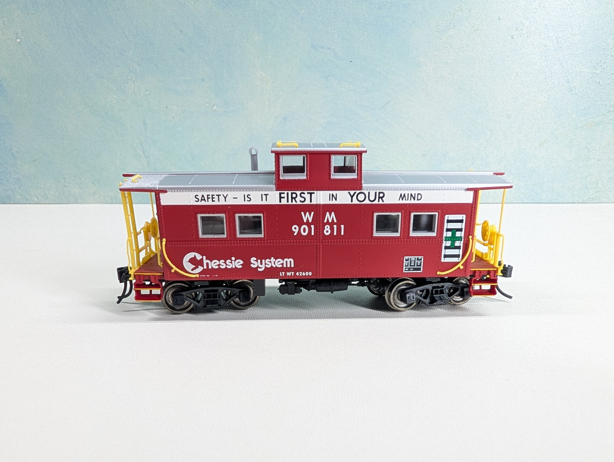 USED Life-Like HO Scale Caboose Chessie System WM #901811 Safety First, Metal Wheels