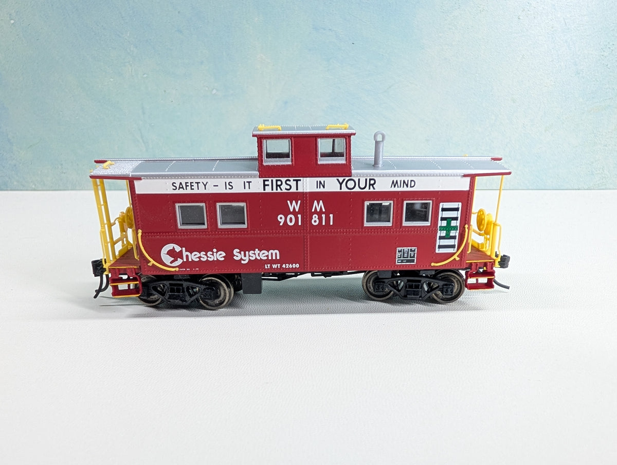 USED Life-Like HO Scale Caboose Chessie System WM #901811 Safety First, Metal Wheels