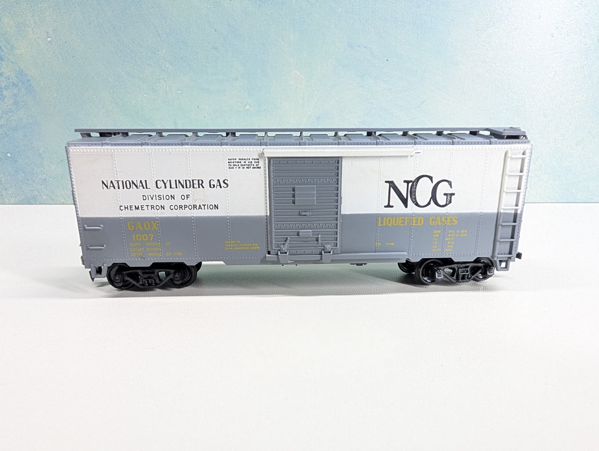 USED Athearn HO Scale 40' Box Car National Cylinder Gas GAOX #1007