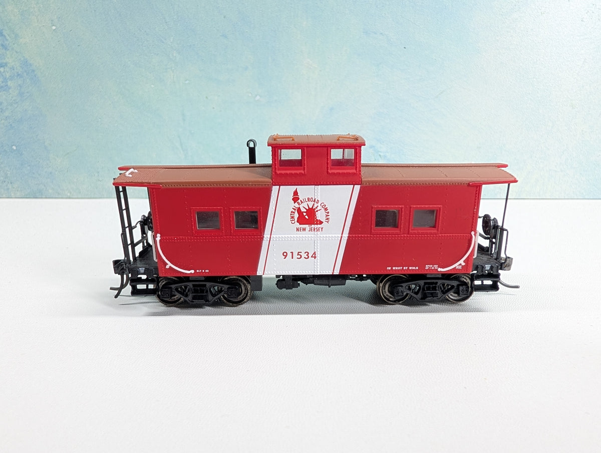 USED Life-Like HO Scale Caboose Central Railroad of New Jersey #91534 Metal Wheels