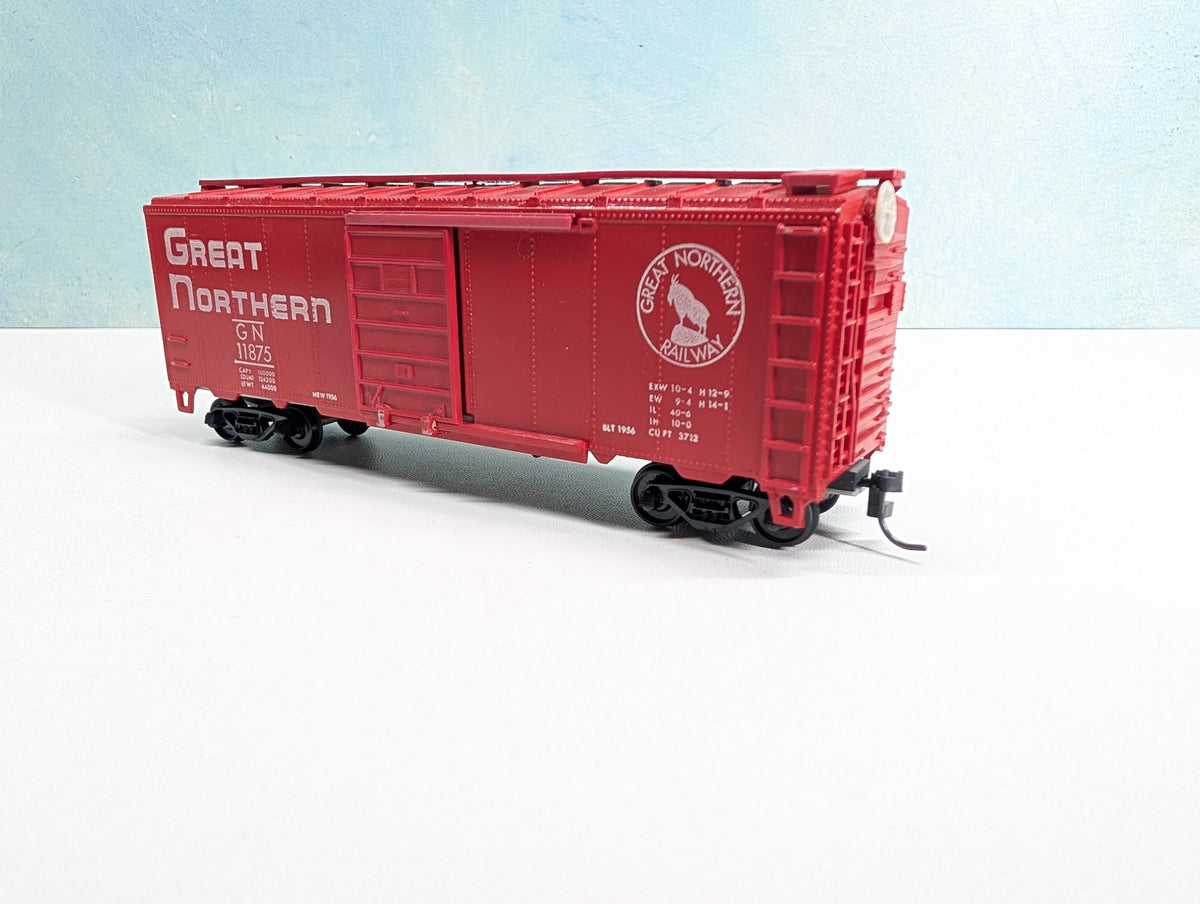 USED Roundhouse HO Scale 40' Box Car Great Northern GN #11875