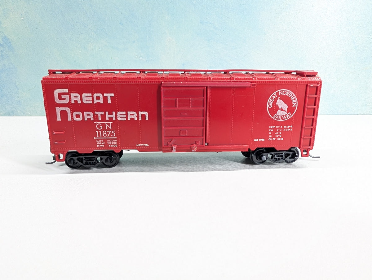 USED Roundhouse HO Scale 40' Box Car Great Northern GN #11875