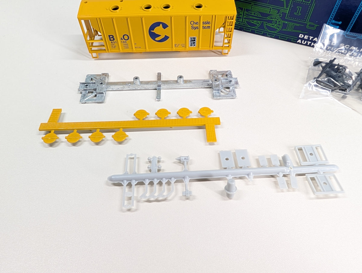 USED Roundhouse HO Scale Covered Hopper Chessie System B&O #631100 KIT