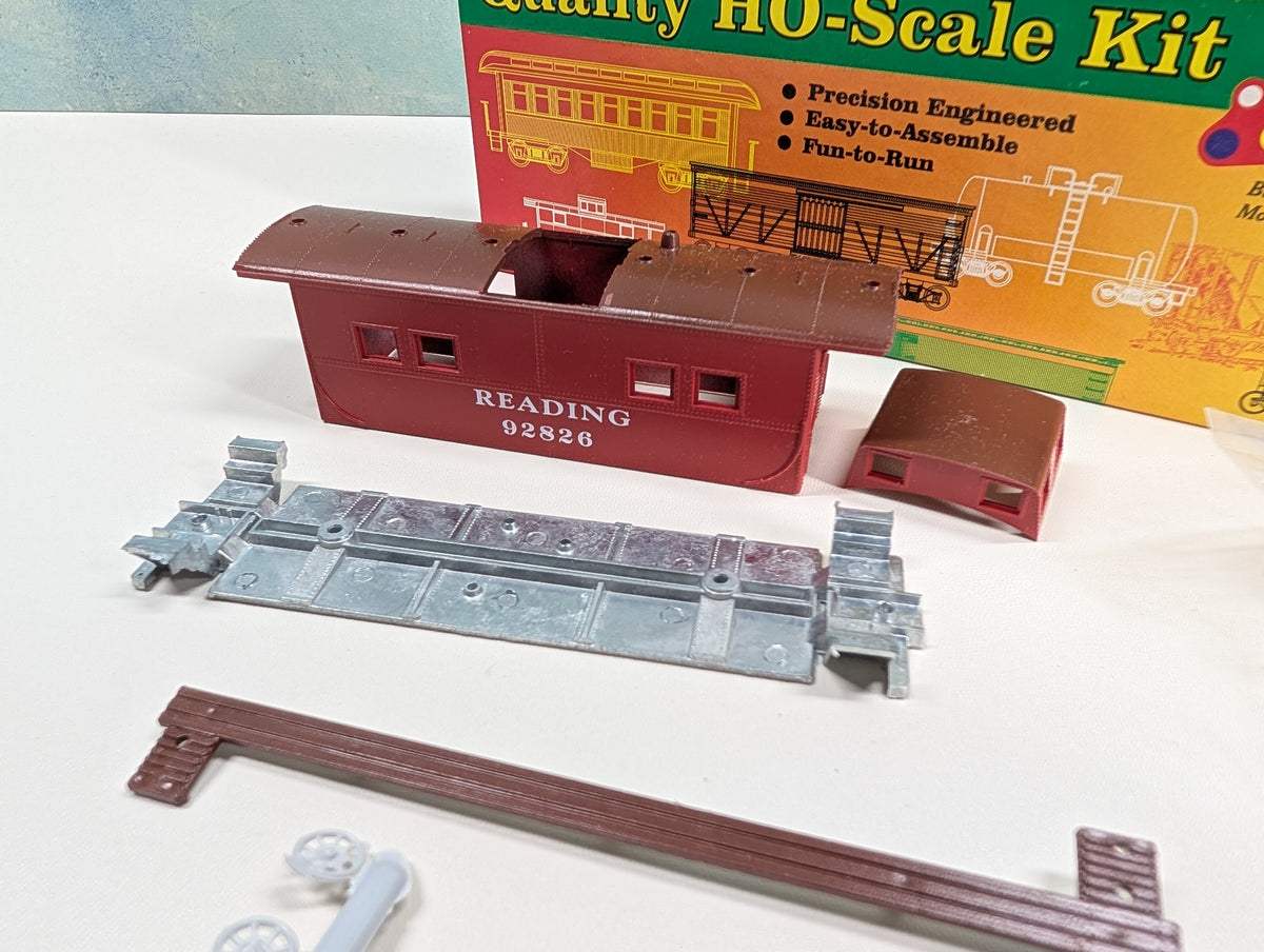 USED Roundhouse HO Scale Northeastern Caboose Reading 92826 KIT
