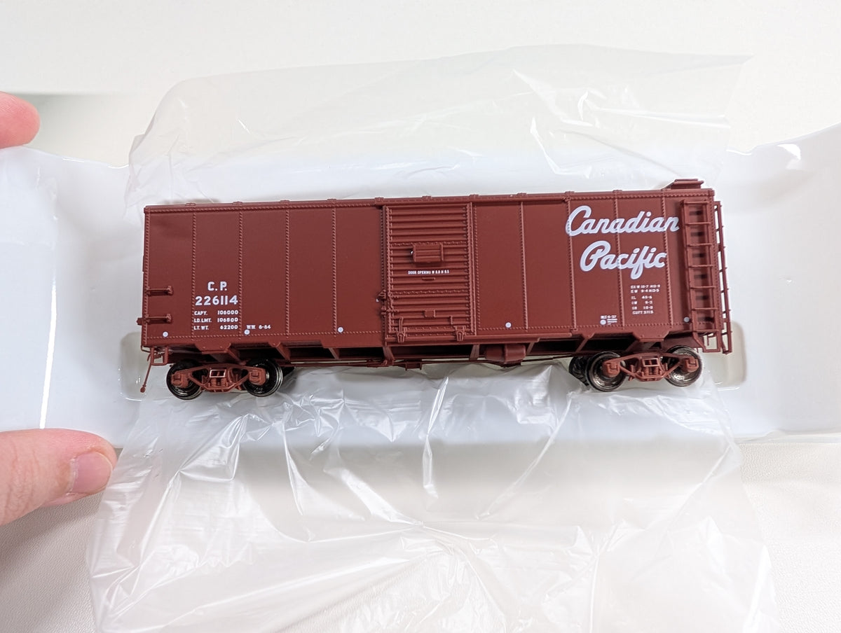 True Line 300164 HO Scale 40' Box Car Canadian Pacific CP #226114 Metal Wheels