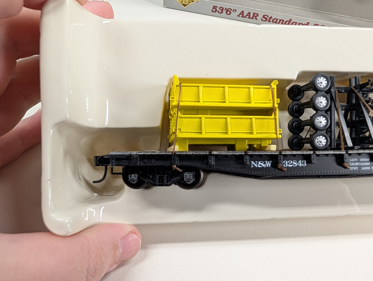 USED Life-Like 920-54532 HO Scale 53'6" AAR Standard Flat Car w/ Wagon Load Norfolk & Western NW #32843 Metal Wheels