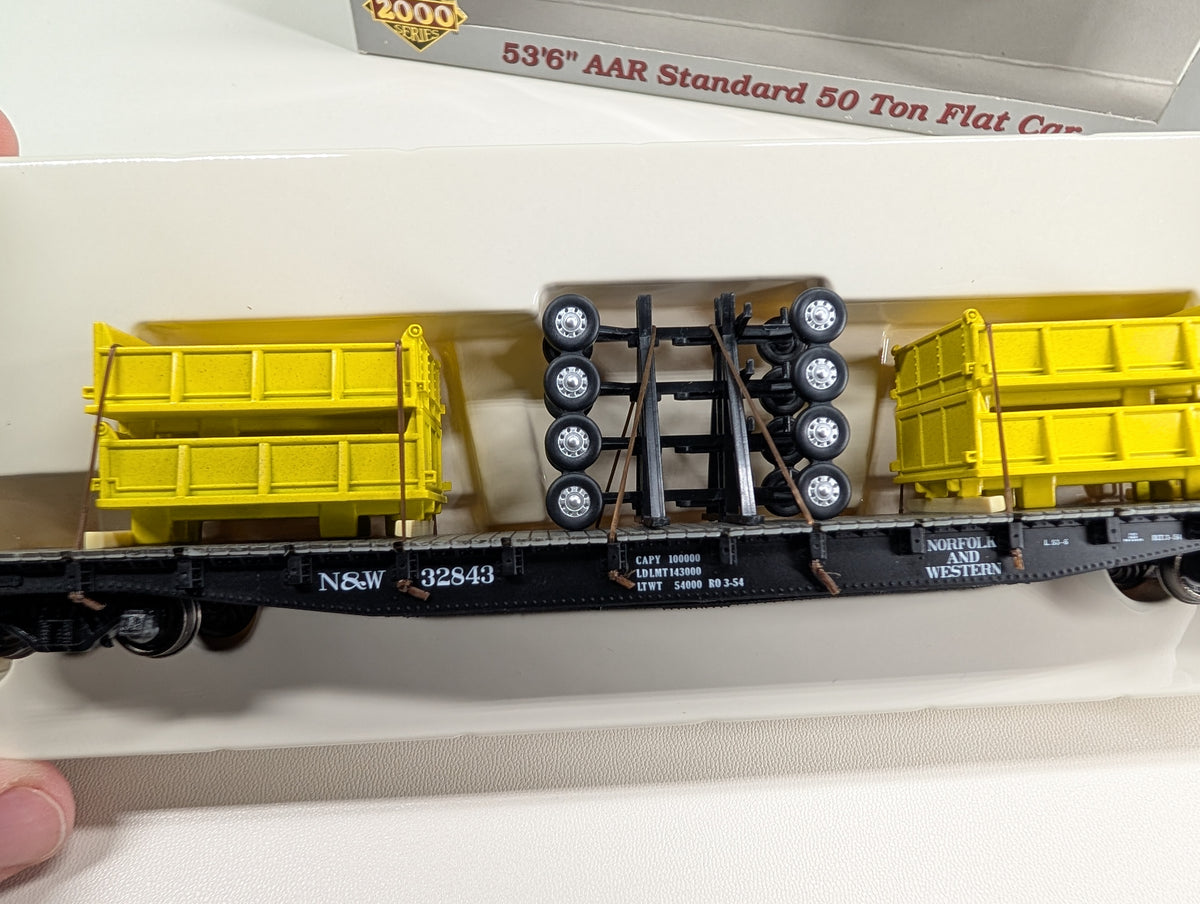 USED Life-Like 920-54532 HO Scale 53'6" AAR Standard Flat Car w/ Wagon Load Norfolk & Western NW #32843 Metal Wheels