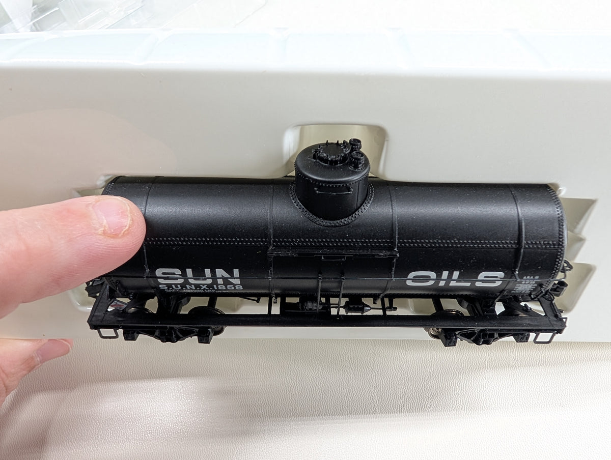 USED Life-Like 23177 HO Scale 10k Gal Type 21 Riveted Tank Car Sun Oils SUNX #1858 Metal Wheels