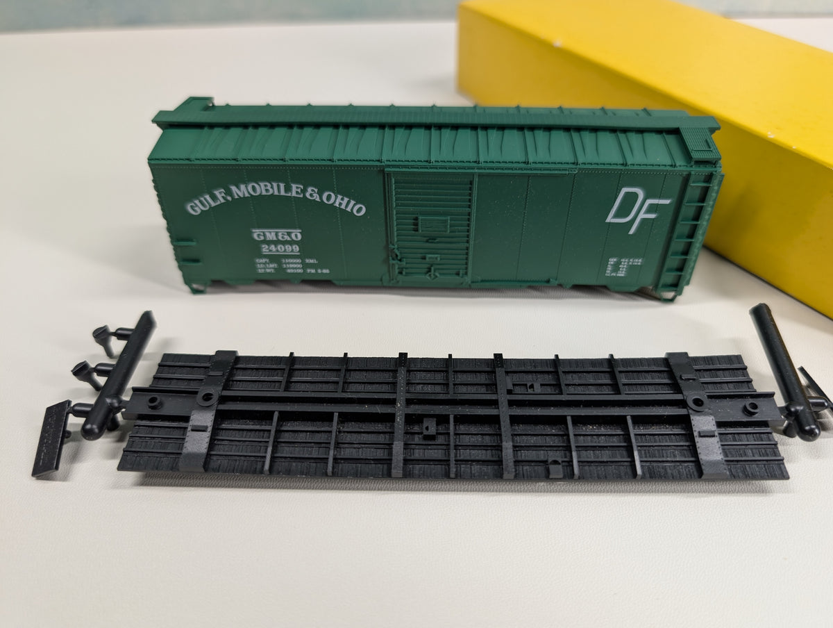 USED Accurail 1506 HO Scale 40' Steel AAR Box Car Gulf, Mobile and Ohio GM&O #24099