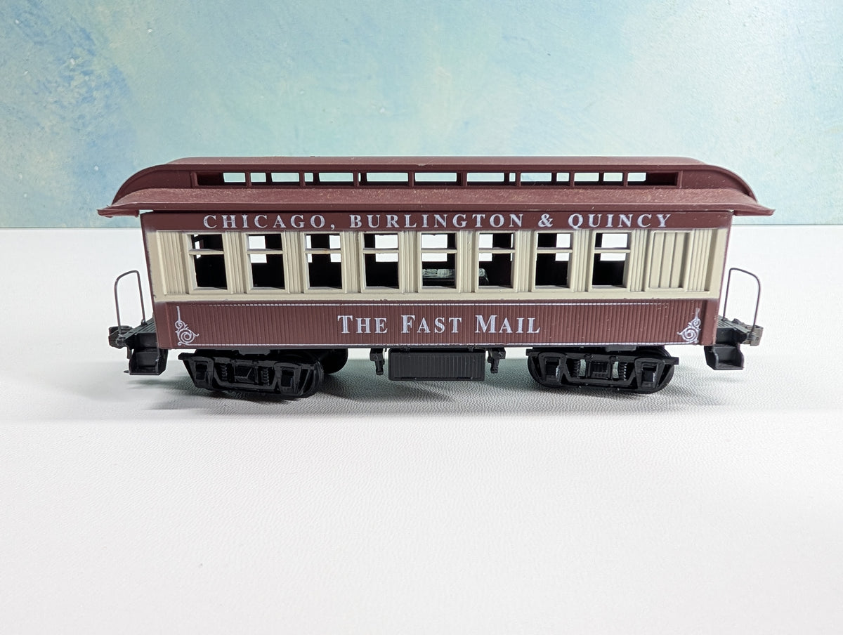 USED Roundhouse 3712 HO Scale Overton Coach Chicago, Burlington and Quincy The Fast Mail